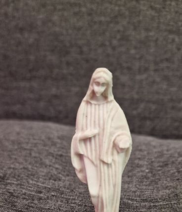 Petite vierge en résine DIY