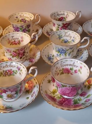 TASSES A THE ROYAL ALBERT FLOWERS OF THE MONTH 