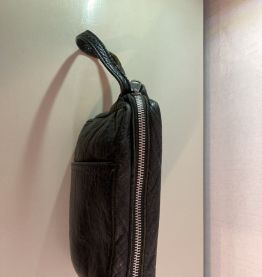 Petite sacoche de main pour homme en cuir