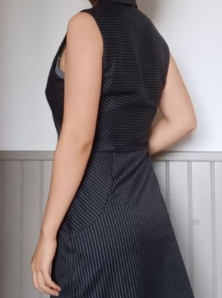 Robe en laine sans manches noire
