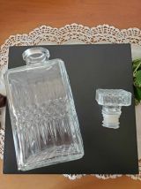 Carafe carrée à whisky en verre ciselé ancienne