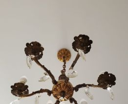 Lustre en laiton et suspensions cristal