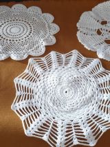 Napperon  rond crochet lot 3