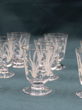Ensemble 9 verres à liqueur en Cristal fin gravé