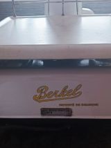 Ancienne balance d'épicerie de marque Berkel en très bon éta