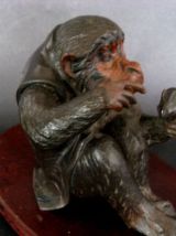 Singe admirant un lapin.Bronze Japonais 19e