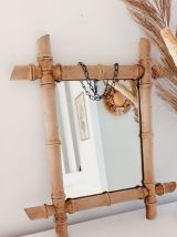 Miroir en bois sculpté façon bambou 