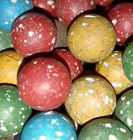 Ancienne billes en terre, différente couleurs, + de 100 bil.