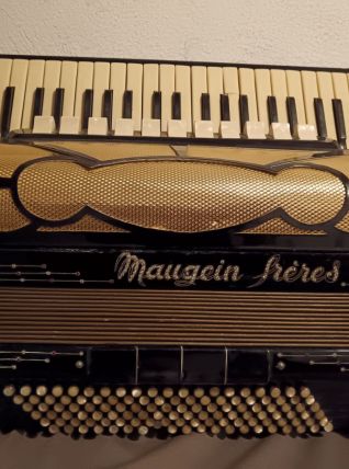Accordéon Chromatique Maugein Fréres.