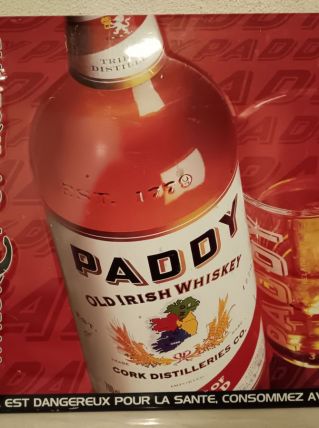 Plaque publicitaire en tôle lithographiée Whisky PADDY