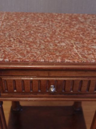 Chevet ancien en bois sculpté 