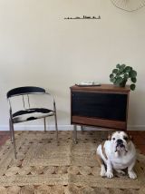 Commode vintage sur roulettes