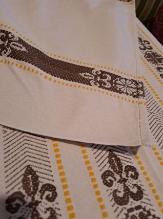 Nappe à fleurs de lys. 