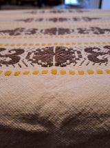 Nappe à fleurs de lys. 