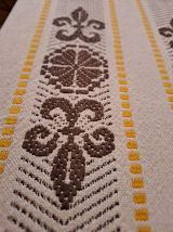 Nappe à fleurs de lys. 