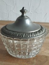 Verrerie ancienne bonbonnière en verre pressé avec couvercle