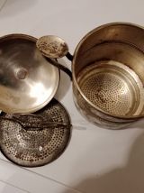 2 anciennes théiére avec un gobelet  vintage