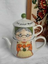 THÉIÈRE et TASSE en grès décor mamie, années 80