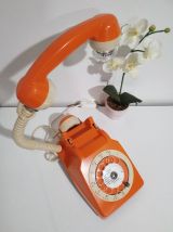 Lampe à poser recyclage téléphone vintage à cadran de 1982 