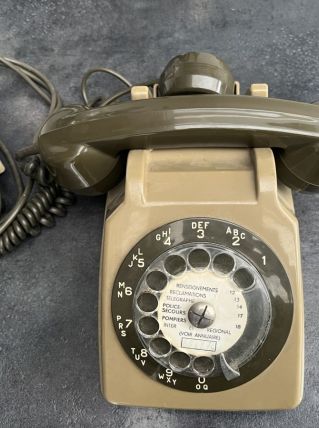 Téléphone vintage à cadran rotatif So Co Tel S 63 de couleur