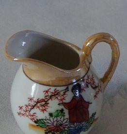 Pot à thé et à lait 