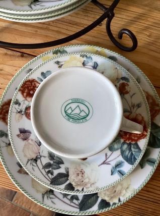 Tasses à thé ou chocolat 4 personnes assiettes à desserts 