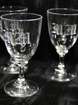 Ensemble de 3 Verres à Liqueur en Cristal gravés sur pied 