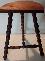 tabouret tripode en bois