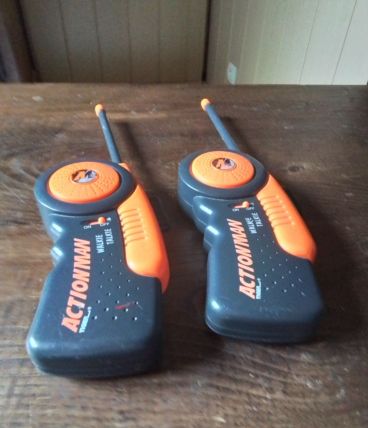 2 talkies-walkies action man 