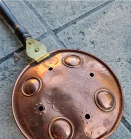 Ancienne bassinoire chaufferette en cuivre