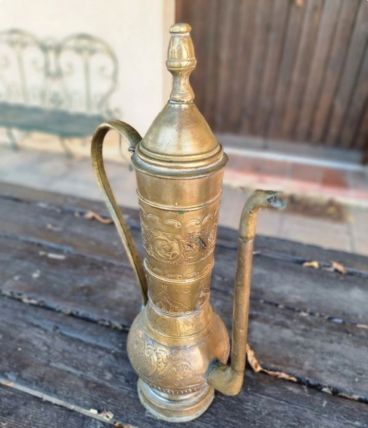 Théière ou cafetière orientale en cuivre