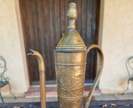 Théière ou cafetière orientale en cuivre