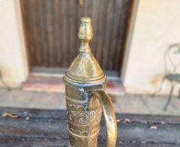 Théière ou cafetière orientale en cuivre
