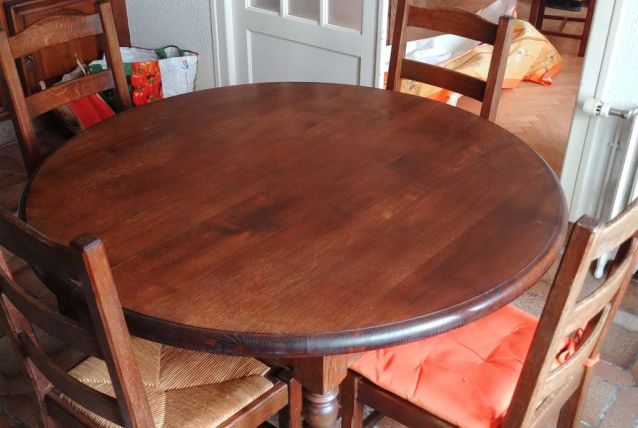Table ronde en chêne massif