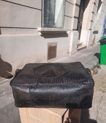 Pouf en cuir vintage 