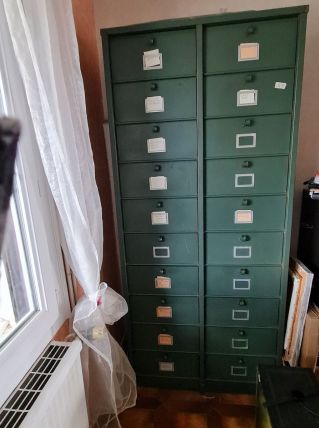 Armoire métallique  meuble  années 70 à 20 clapets