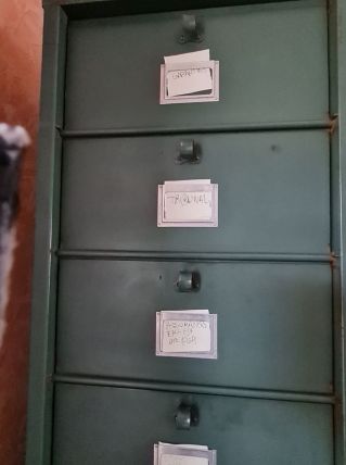 Armoire métallique  meuble  années 70 à 20 clapets