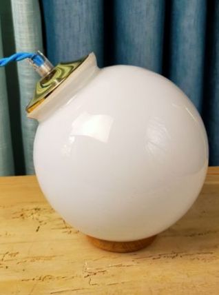 Lampe à poser petit globe blanc