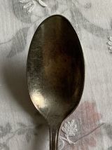 Lot de 8 cuillères en métal argenté avec poinçons 