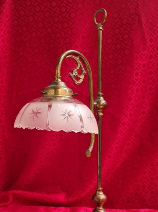 grande lampe 1900 laiton et abat jour verre  taillé  et opaq