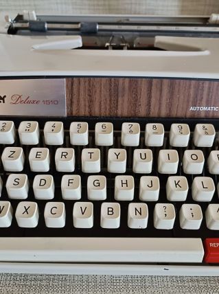 MACHINE A ECRIRE MECANIQUE BROTHER DELUXE 1510 PORTABLE DE 1