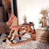 Cheval à bascule en bois massif upcyclé, sellerie de qualité