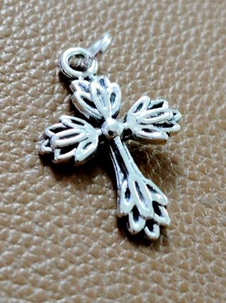 Ancienne petite Croix Catholique Pendentif en Métal Argenté