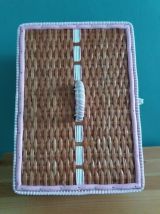 Panier boite à couture travailleuse en osier et scoubidou