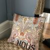 Coussin motifs cachemire "Nous"