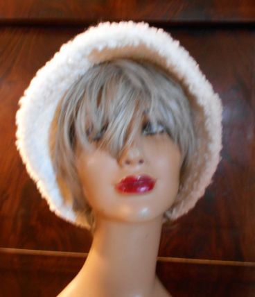 BOB VINTAGE FAUSSE FOURRURE CHAPEAU T UNIQUE REGLABLE CREME 