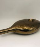 Vase en céramique doré.
