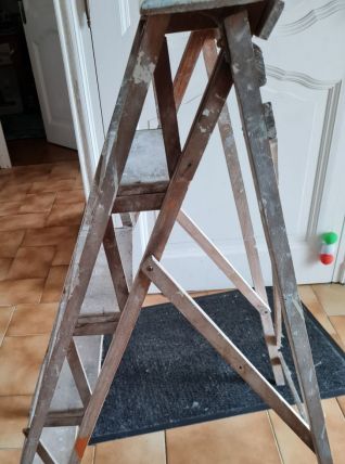 Ancien escabeau en bois 