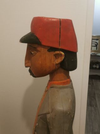 Statue colon en bois peint