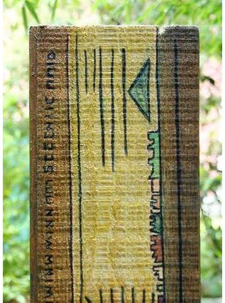 Décoration murale sur planche de bois. Art singulier.